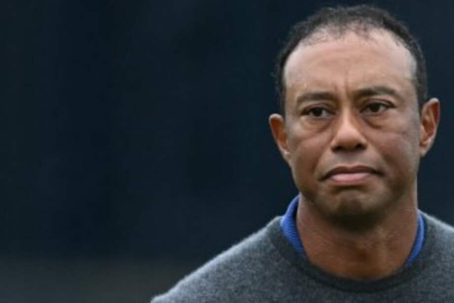 Tiger Woods fue puesto en custodia tras accidentarse en Florida. Las autoridades consideran que estaba bajo el efecto de alguna sustancia.