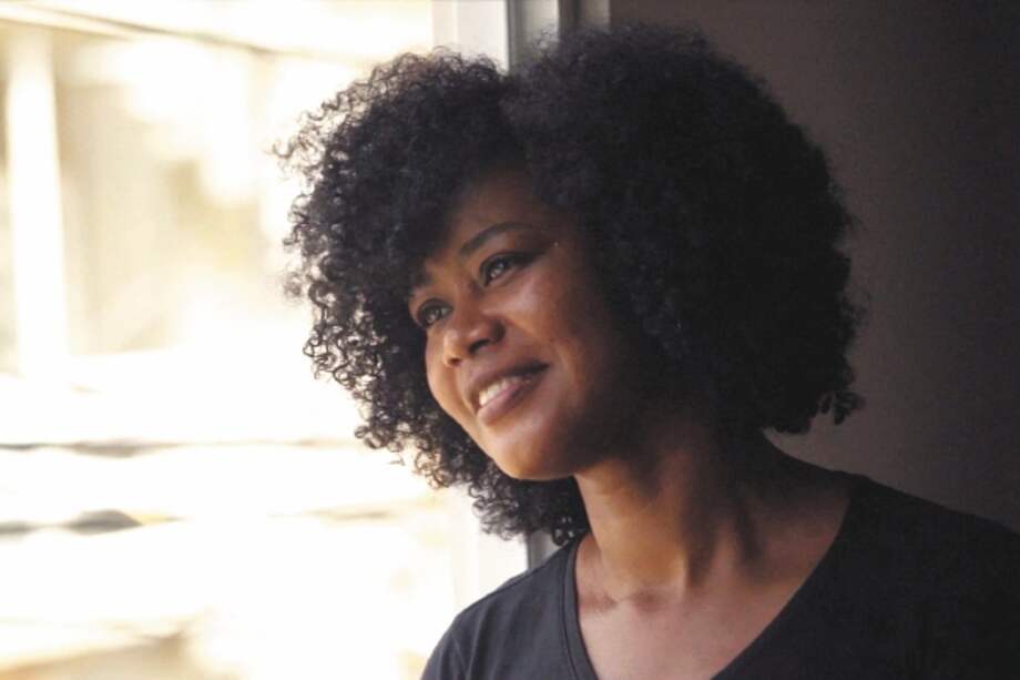 Janeth Orobio utiliza elementos como romero, quina y piña para sus productos capilares.