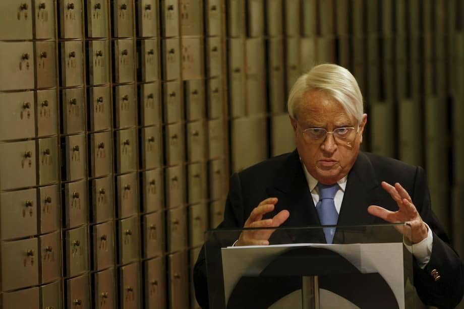 Cristóbal Halffter aseguró: "Estamos viviendo momentos históricos de la más grave trascendencia, en los que se fomenta la banalidad, lo mediocre, se premia lo que gusta a las masas, a las que previamente hemos convencido para que les guste lo que luego les vamos a dar".