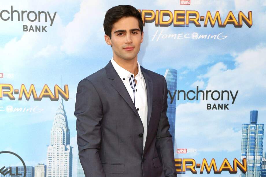 El actor Max Ehrich.
