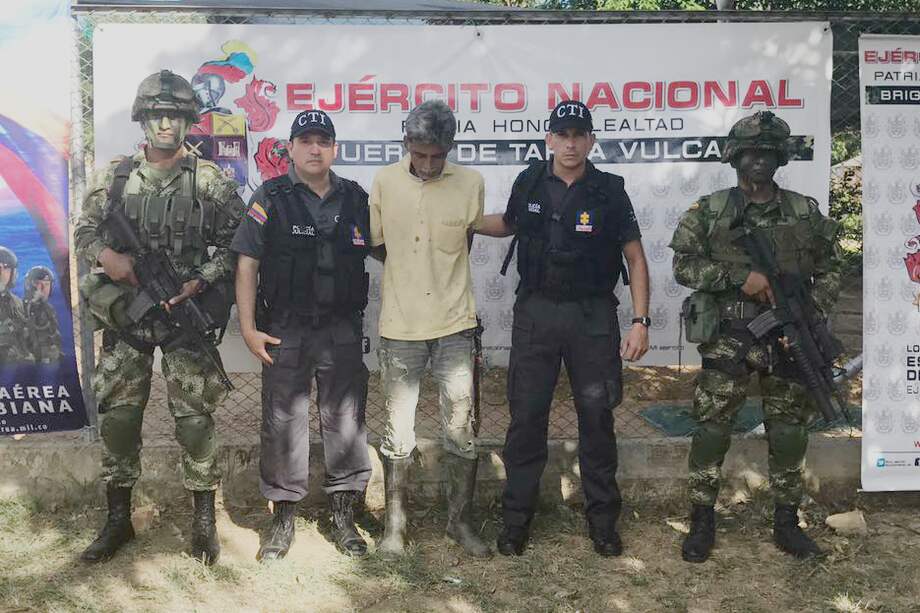 Alias Carmelo fue capturado en una operación conjunta en el área rural del municipio de Sardinata (Norte de Santander). / Cortesía Fuerza Aérea Colombiana