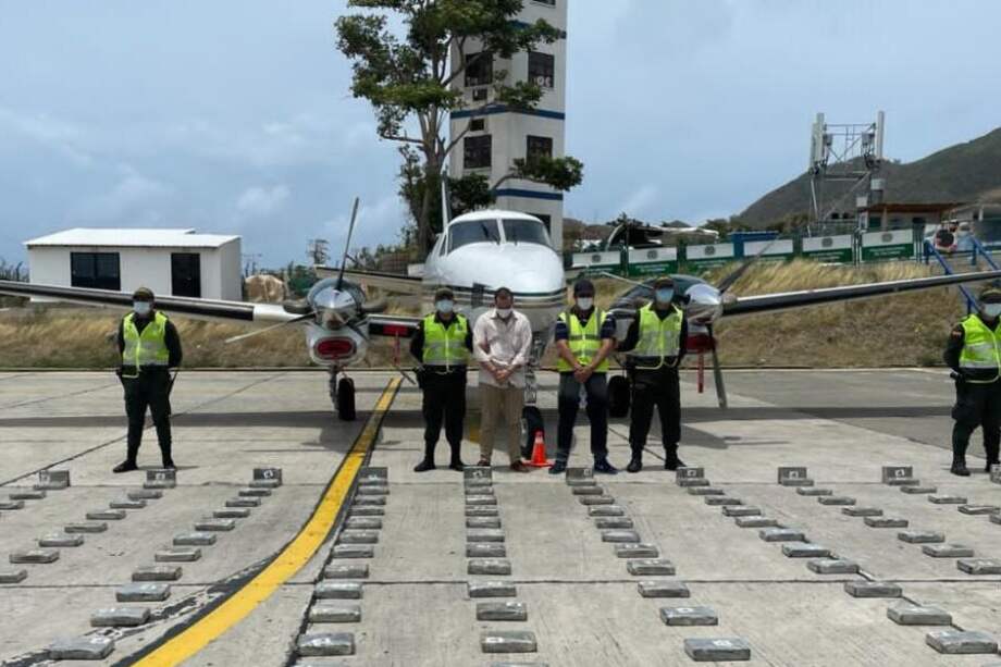 Avioneta con cargamento de cocaína incautada en Providencia.