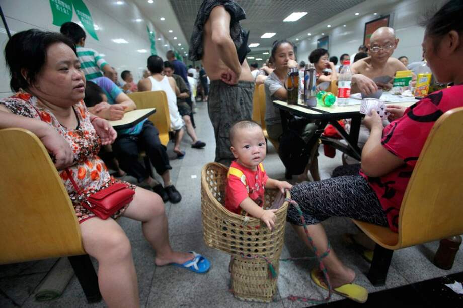 Una de las consecuencias de este fenómeno es el desequilibrio de género en el país indochino, donde nacen 113 niños por cada cien niñas.