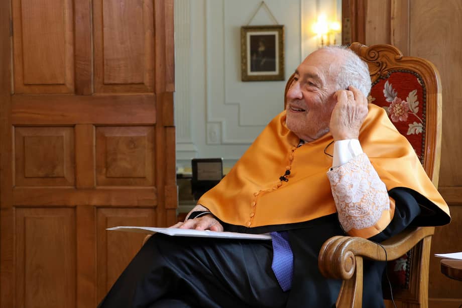 SANTANDER, 28/09/2025.- El economista Joseph Stiglitz, premio Nobel de Economía en 2001 y conocido por sus estudios sobre la globalización, además de haber formado parte del equipo económico del gobierno de Bill Clinton, es nombrado doctor honoris causa por la Universidad Internacional Menéndez Pelayo. EFE/Celia Agüero Pereda