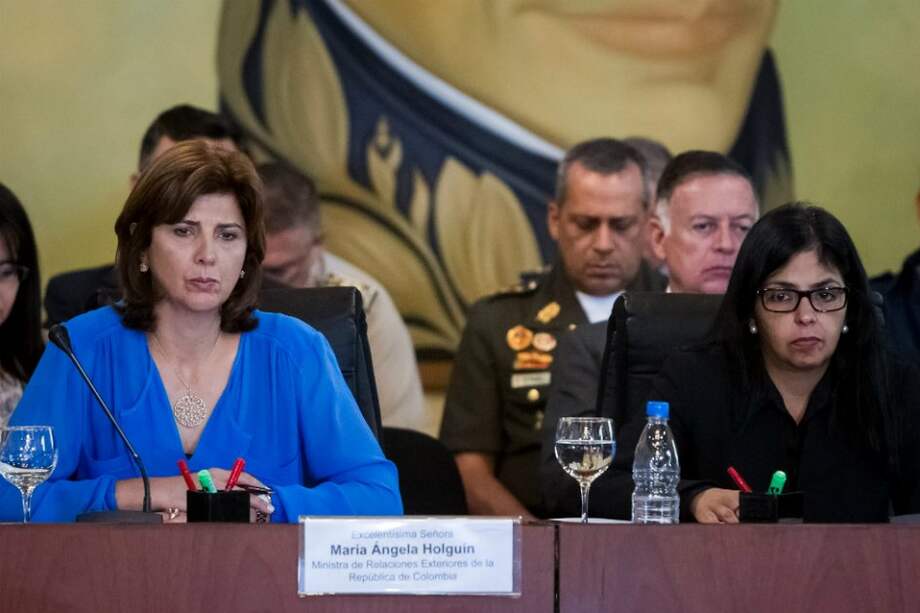 La ministra venezolana de Relaciones Exteriores, Delcy Rodríguez, y su homóloga colombiana, María Angela Holguín. / EFE