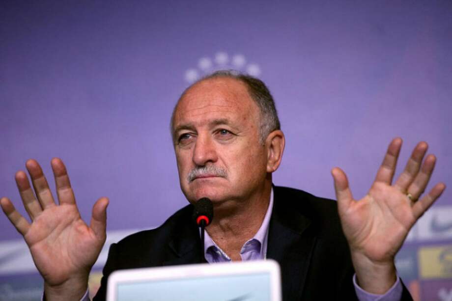 Scolari halaga la "experiencia" del árbitro que no vio el mordisco de Suárez