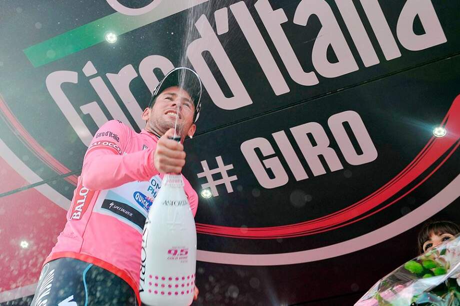 El ciclista británico Mark Cavendish (i), del Omega Pharma-Quick Step.