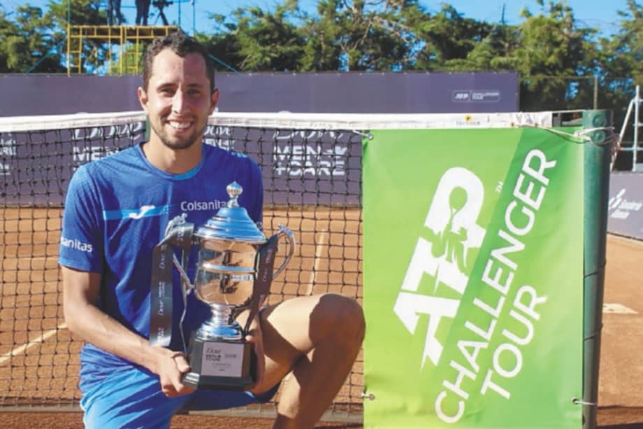 Daniel Galán con su título en suelo chileno.