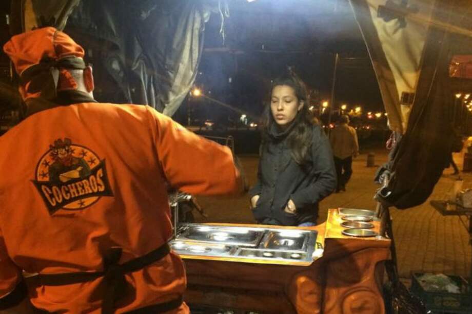 Castellanos citó casos como la franquicia de comidas rápidas llamada ‘Cocheros’ cuyos dueños, según el concejal, cobran $26 millones por usar sus coches en calle. Multinacionales como Movistar, Claro Colombia, Tigo o Directv no se quedan atrás. /Foto: Facebook Agencia cocheros T