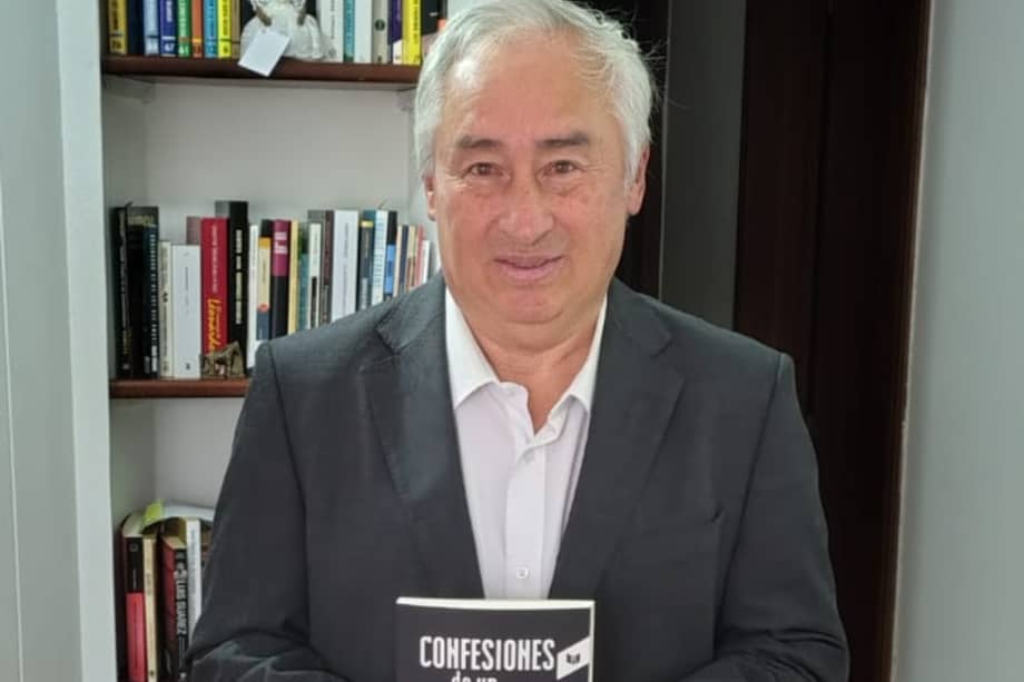 Cada vez que juega Newell’s Old Boys en su estadio, de las tribunas baja una pancarta que dice que los hinchas son lo único insustituible del fútbol. La frase, firmada por Marcelo Bielsa, es toda una declaración, olvidada a menudo por el mundillo del fútbol. Gabriel Romero le hace un homenaje a todos los fanáticos en su libro, “Confesiones de un hincha”, en su voz y con parte de su historia.