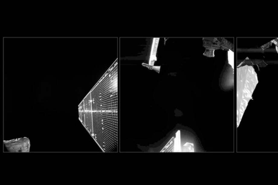 En la imagen se pueden ver los paneles solares con los que se alimenta la nave. / ESA