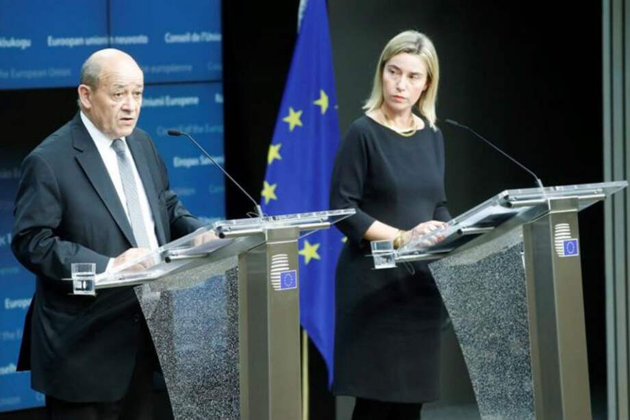 El ministro francés de Defensa, Jean Yves le Drian y la jefa de la diplomacia de la UE, Federica Mogherini. / EFE