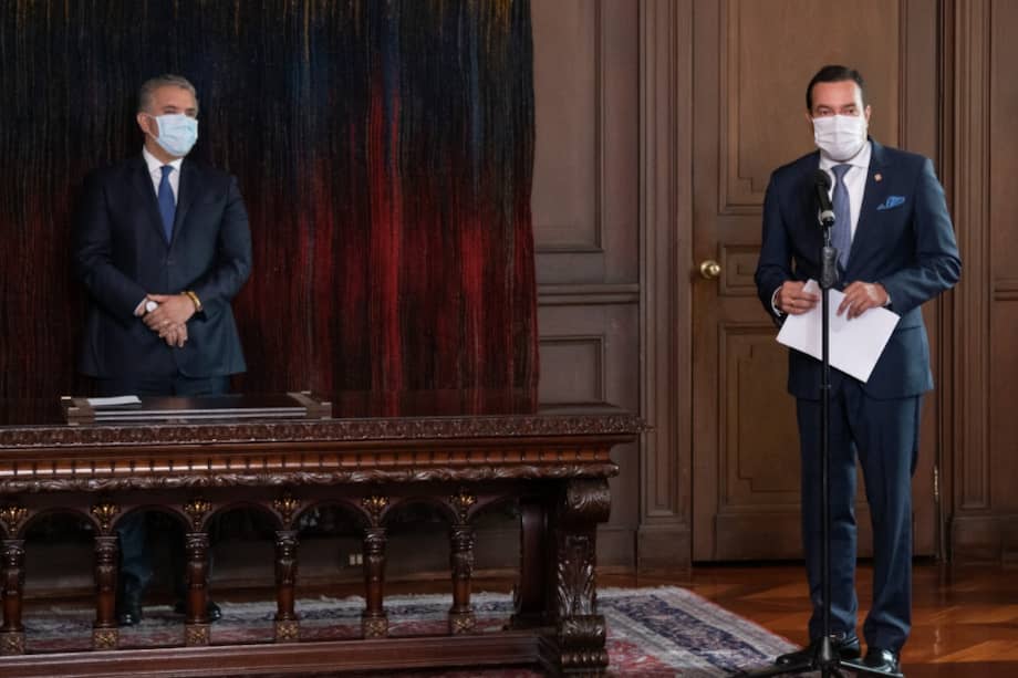 Didier Tavera, exgobernador de Santander, se posesionó como director de la Federación de Departamentos.