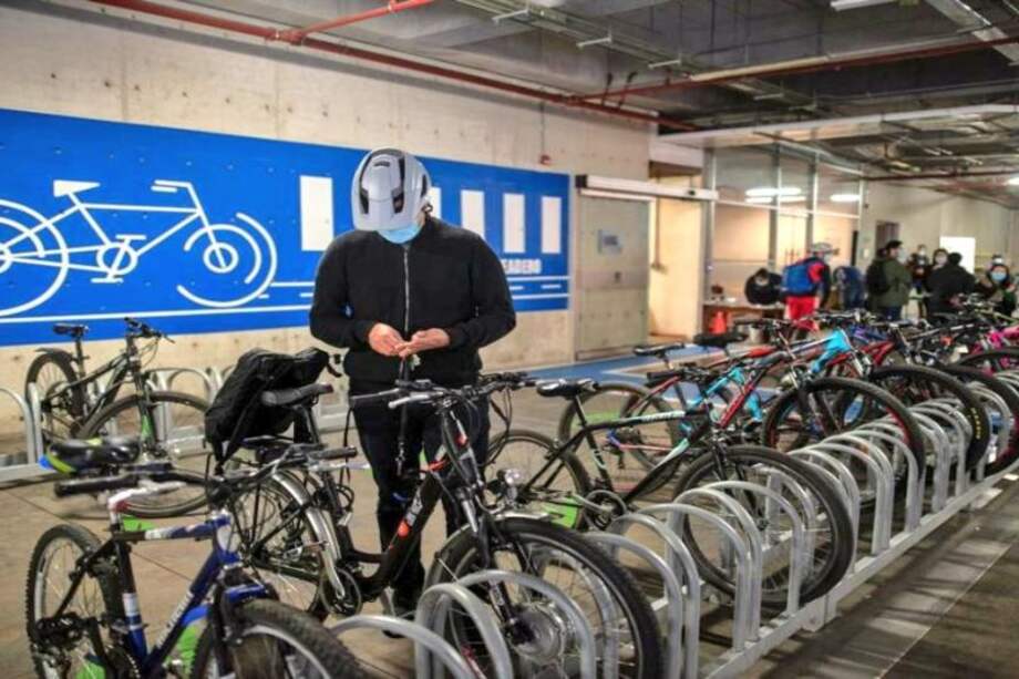 Los 4 cicloparqueaderos que tiene la ciudad de Bogotá y que están ubicados en: Tintal, Alcalá, Mundo Aventura y Las Aguas.