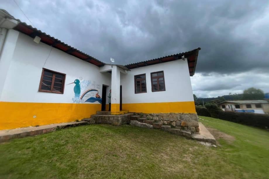Las autoridades continúan evaluando las estructuras afectadas para determinar si representan algún riesgo para las comunidades.