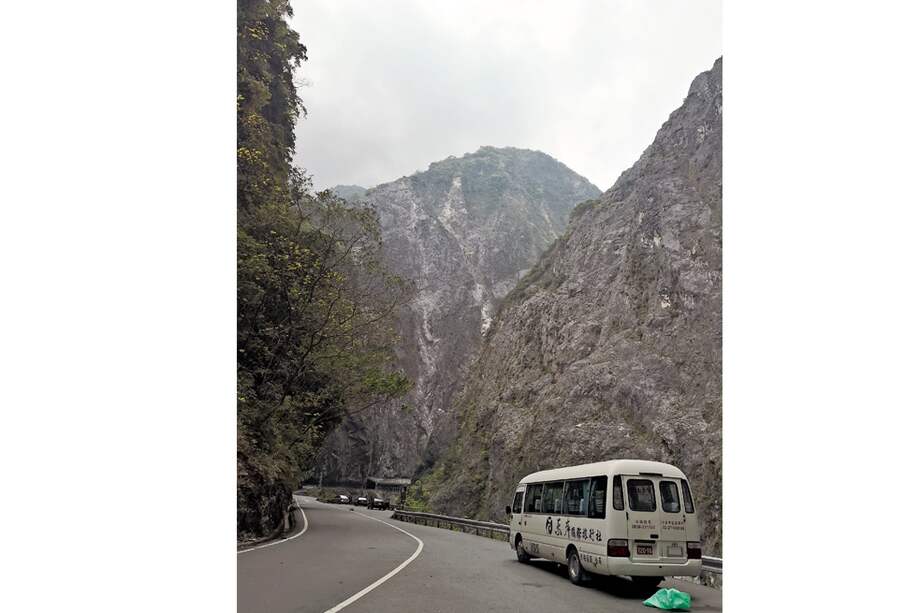 Imagen del Parque Nacional Taroko, cien mil hectáreas de montañas de mármol que dividen la isla de Taiwán. / Camila Builes