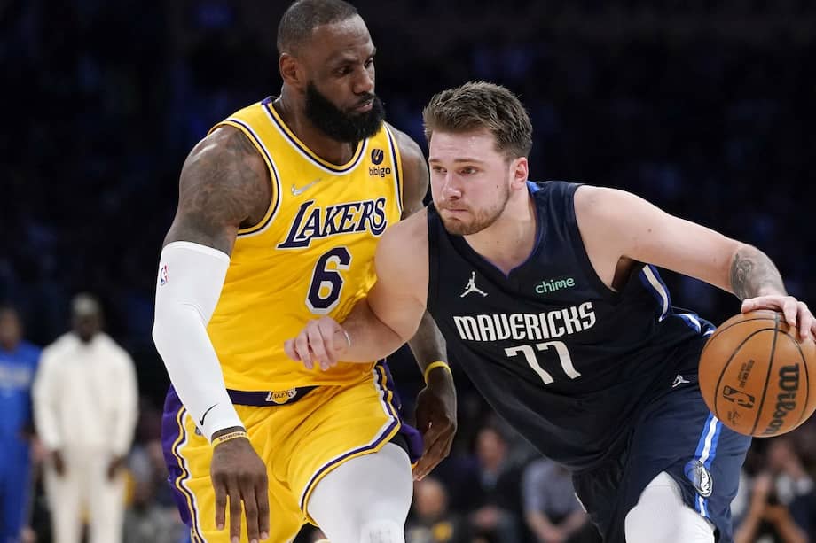 Luka Doncic y LeBron James (izq.) jugarán juntos en los Lakers de la NBA.