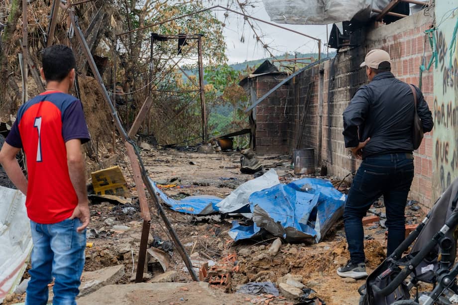 La Comisión Humanitaria del Catatumbo estuvo en Filo Gringo, donde encontró comunidades desalojadas y casas destruidas por artefactos explosivos.