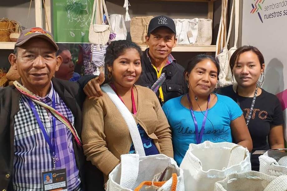 Integrantes del programa “Sembrando nuestros saberes” en Expoartesanías. / Cortesía