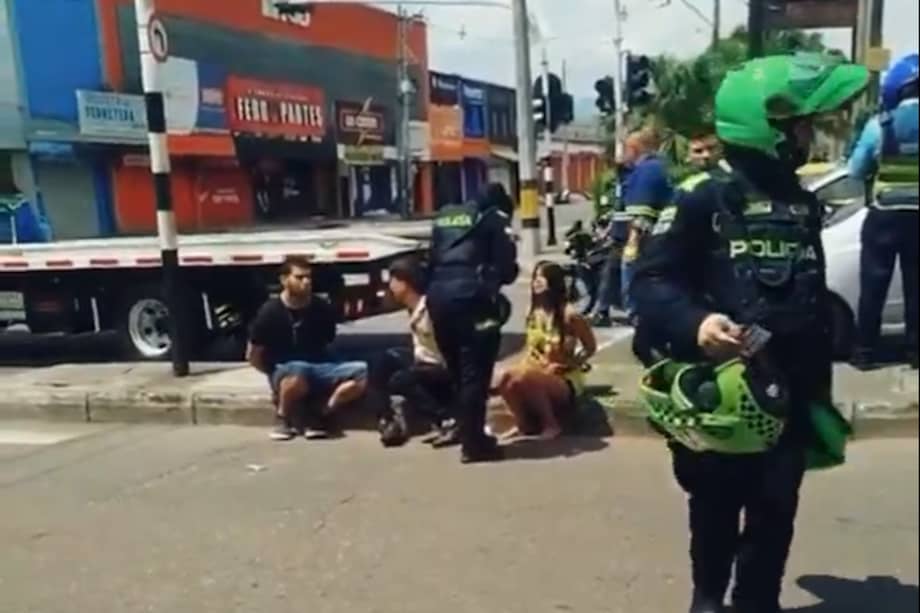 La joven se encontraba con otros dos hombres en aparente estado de embriaguez.