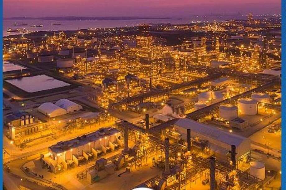 Reficar ocupa un área de 4,5 hectáreas y tiene una altura equivalente a un edificio de 35 pisos. / Cortesía Reficar