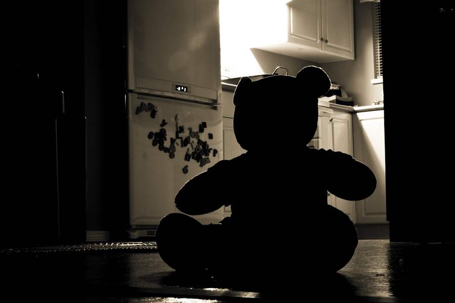 Imagen de referencia.
Un adolescente denunció, mediante un video que hizo llegar a las autoridades, que su mamá abusaba sexualmente de su hermano de 5 años.