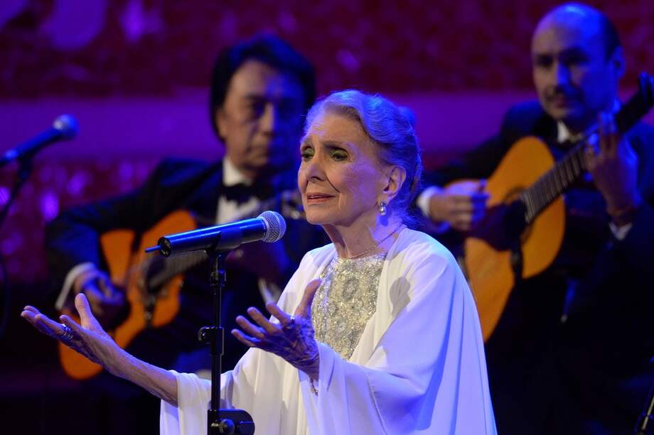 María Dolores Pradera comenzó oficialmente su carrera en la música y en las artes escénicas en la década del 40. / Getty Images