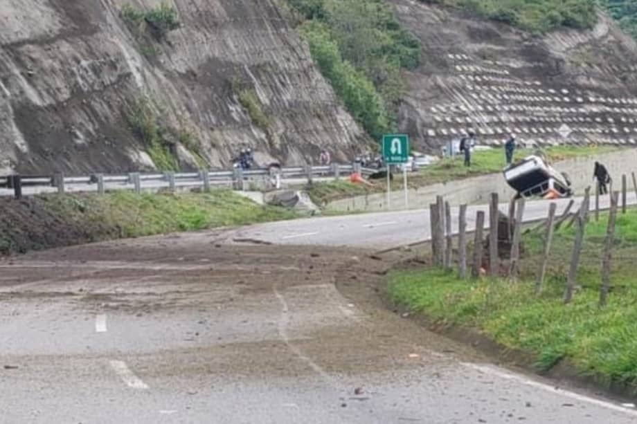 El atentado se presentó en la mañana de este martes 26 de mayo en la vía Cúcuta - Pamplona, cerca al peaje Pamplonita. El gobernador de ese departamento detalló que enviaron más uniformados a la zona para reforzar la seguridad.