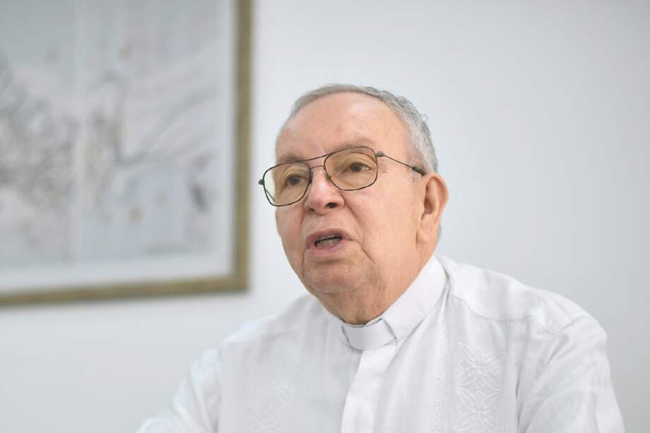 Hector Fabio Henao, Monseñor que hace parte de la mesa de diálogos con el ELN