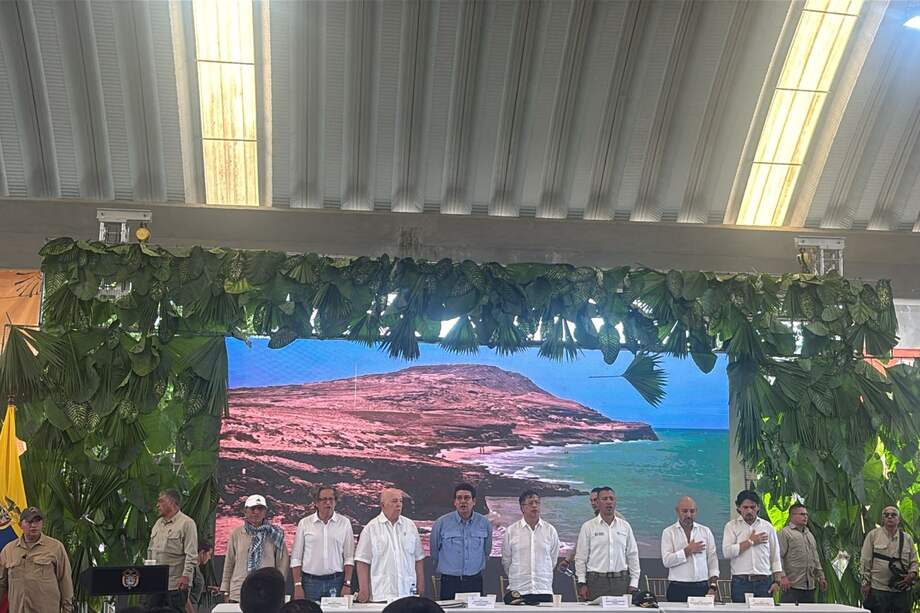 Acto de entrega de material de guerra de la disidencia de Walter Mendoza.