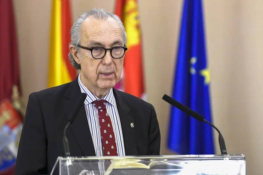 Luis Alberto de Cuenca se suma a la lista de grandes poetas iberoamericanos distinguidos por este galardón./ Crédito: EFE