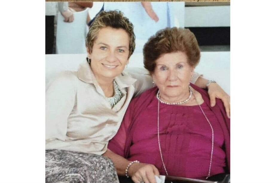 Olga Lucía Mejía, a la izquierda, con su madre, Ligia Escobar. / Cortesía