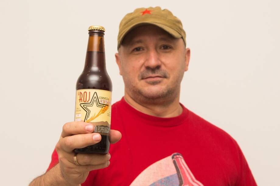 Actualmente en la Casa Cultural La Roja venden esta cerveza hecha por excombatientes de las Farc.