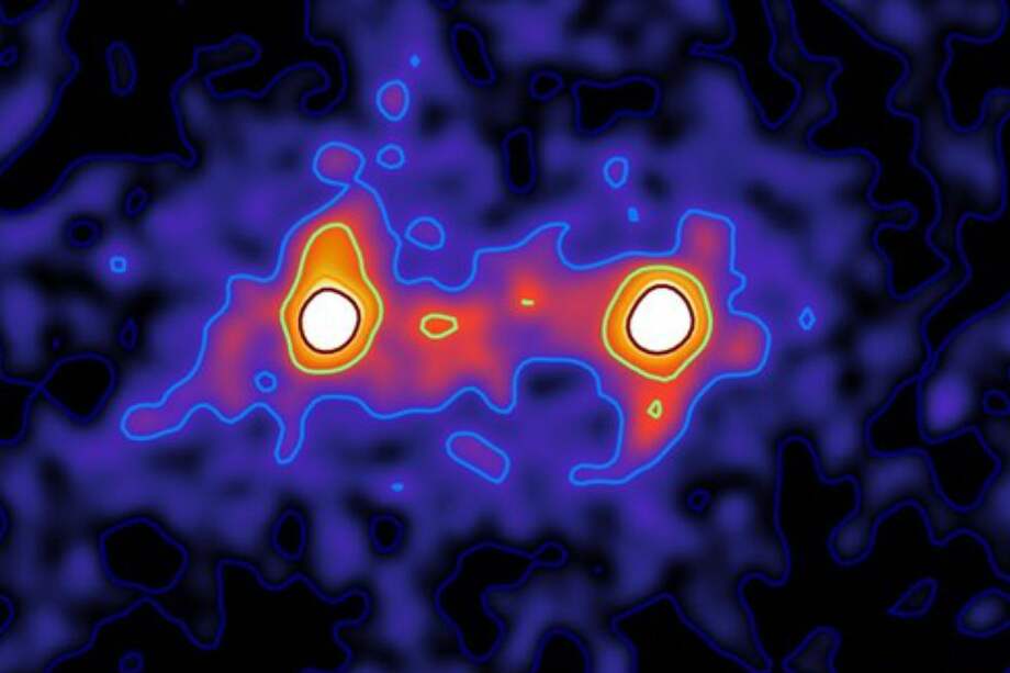 Así se en las dos galaxias distorsionadas y unidas por la materia oscura. / P. Seth y M. Hudson