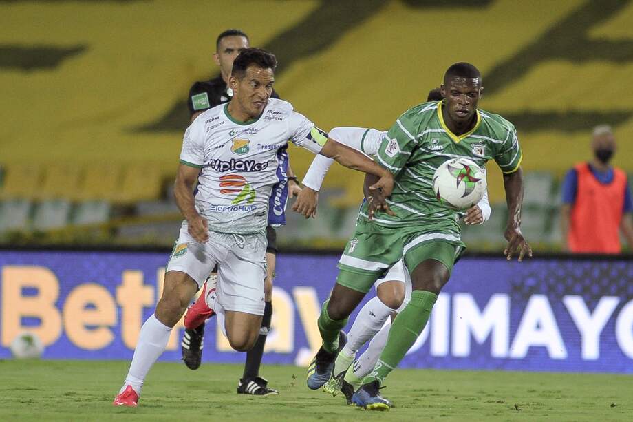 Quindío y Huila se enfrentaron en el estadio Centenario de Armenia por un cupo a la primera división del fútbol profesional colombiano.