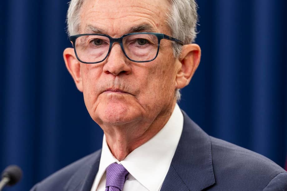WASHINGTON (United States), 29/10/2025.- US Federal Reserve Chair Jerome Powell speaks to reporters following the Fed cut interest rates by a quarter point for a second consecutive meeting, at the Federal Reserve in Washington, DC, USA, 29 October 2025. Donald Trump, who earlier called Powell 'stupid' for not lowering rates, continues to press for deeper cuts. EFE/EPA/JIM LO SCALZO