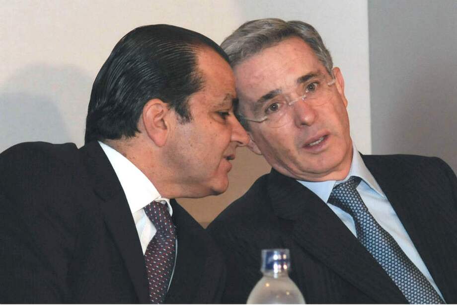 Óscar Iván Zuluaga y Álvaro Uribe, líderes del Puro Centro Democrático.