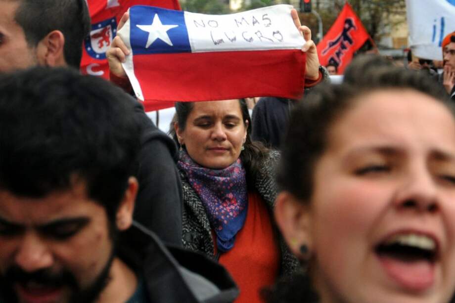 Movilización de estudiantes chilenos contra alza de tarifas de transporte