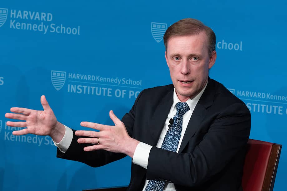 El autor del texto, Jake Sullivan, fue asesor de seguridad nacional (2021-25) del presidente Joe Biden. Advierte: “Como únicas superpotencias mundiales en el área de la IA, Estados Unidos y China deben mantener un diálogo directo para hacer frente a los peligros”.