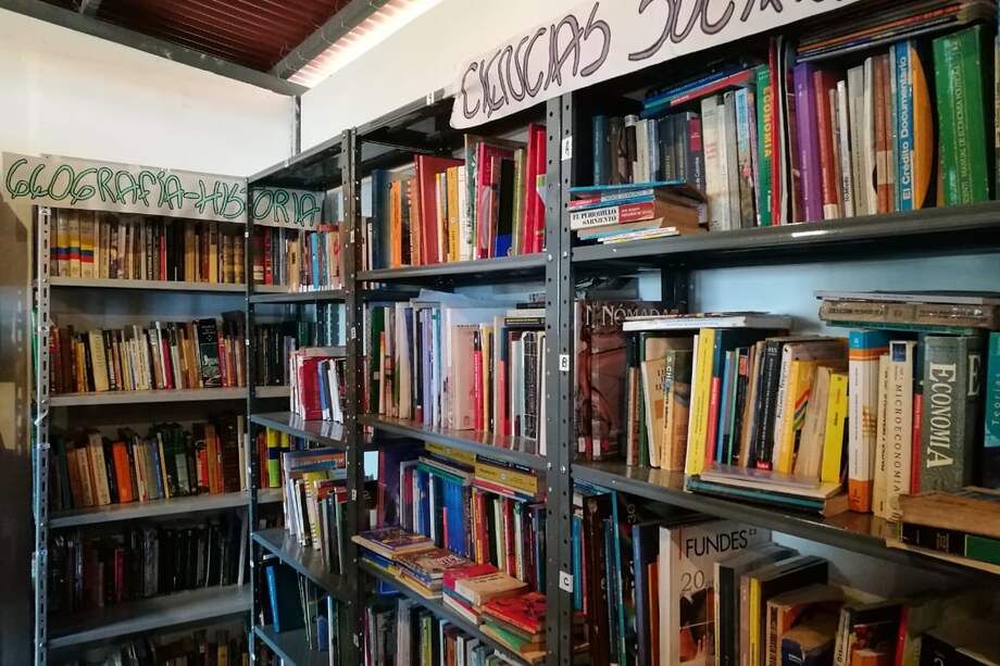 La primera biblioteca de la zona de reincorporación de Icononzo