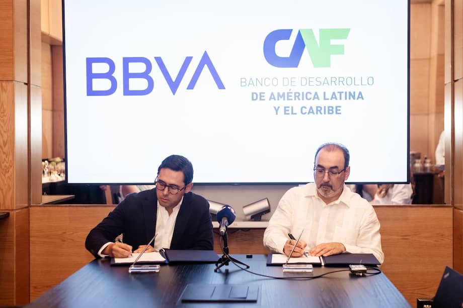 Sergio Lizarazo, vicepresidente de Banca Empresas e Instituciones de BBVA Colombia, y Sergio Díaz-Granados, presidente ejecutivo de CAF.