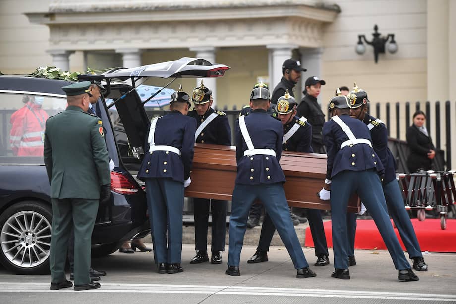 "Indignarse solo por ciertas vidas es una forma de complicidad. Y el silencio, otra": Miguel Alberto González