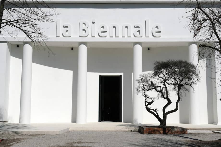 Entrada al pabellón central de la Bienal de Venecia 2026.