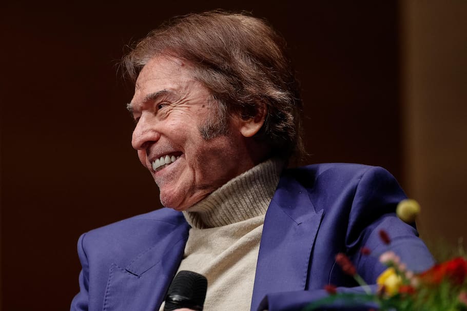 Raphael, cantante español.