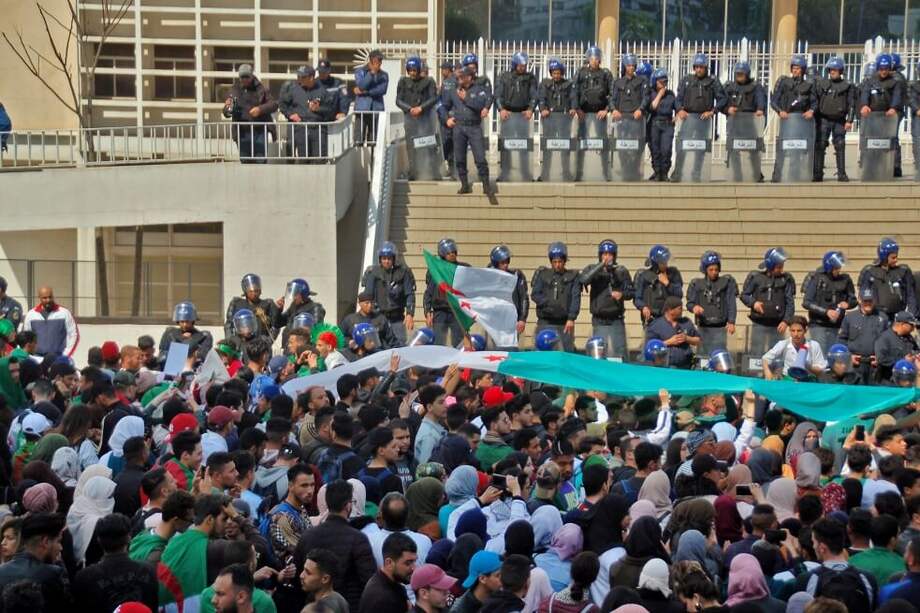 En todo el país se han presentado protestas en contra del mandatario. / AFP