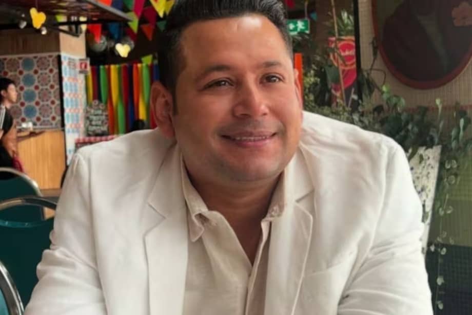 En una cámara de seguridad quedó registrado el momento en el médico Ricardo Rodríguez sale de la vivienda con el presunto asesino.