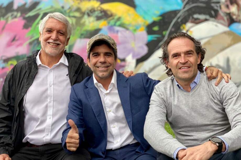 Gutiérrez (derecha) manifestó que le ha "tenido aprecio y respeto” al expresidente Uribe, reconociendo que ha hablado con él, “pero eso no quiere decir que hagamos parte del Centro Democrático".