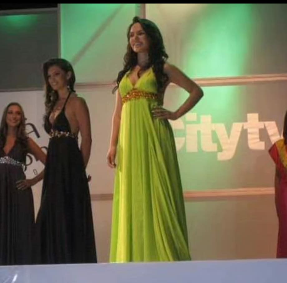 Ella es la hermana menor de Carolina Gómez, también participó para ser reina