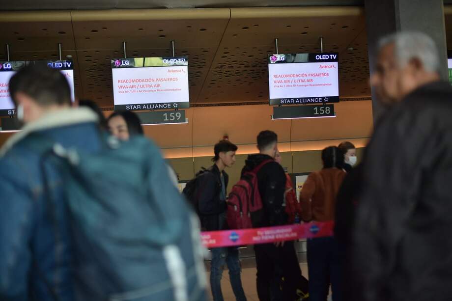 Por lo pronto, los viajeros esperan su reubicación o la recuperación del dinero.