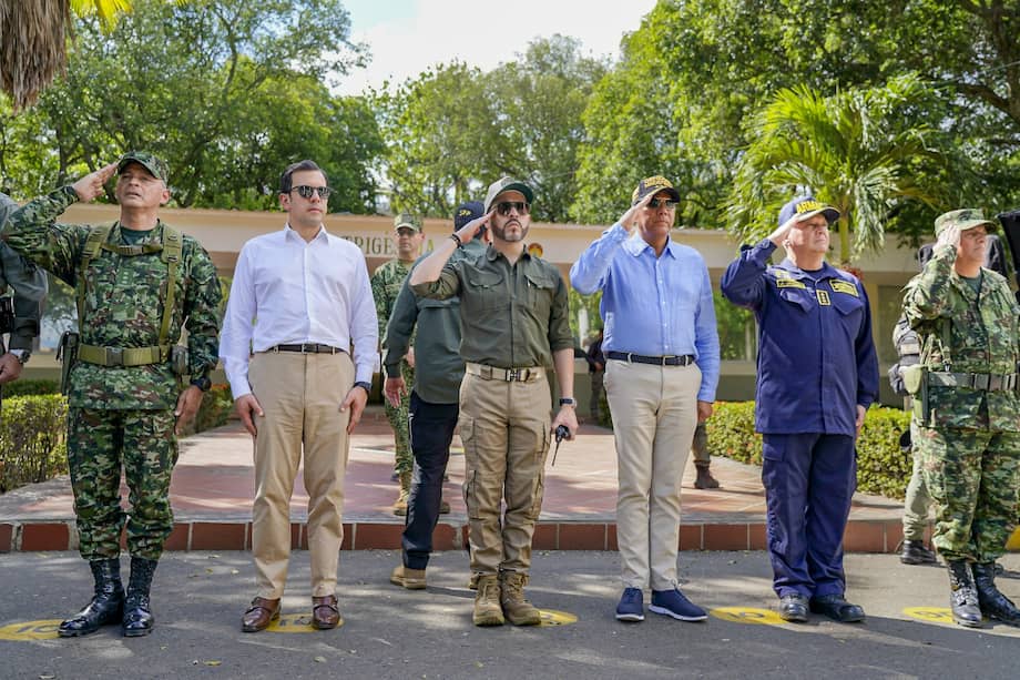 El presidente Abelardo de la Espriella lideró consejo de seguridad en Cúcuta tras atentado en Los Patios (Norte de Santander). Lo acompañó el ministro del Interior, Rodrigo Lara, y el ministro de Defensa, Jorge Mora.